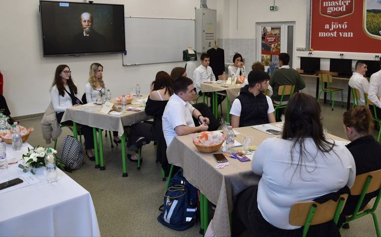 Jókai 200. évfordulója verseny