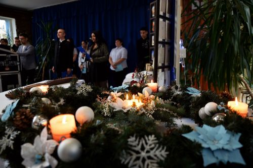 „A karácsony a szeretet otthona a tél közepén” 